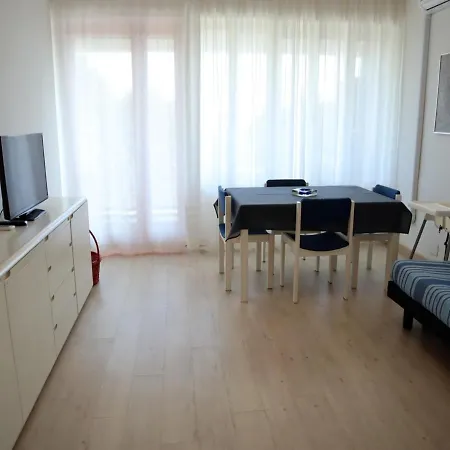 Modern Two-bedroom With Seaview Balcony * リニャーノ・サッビアドーロ