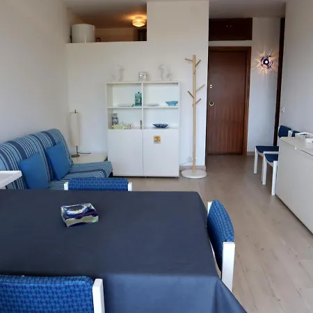 Modern Two-bedroom With Seaview Balcony Apartment *